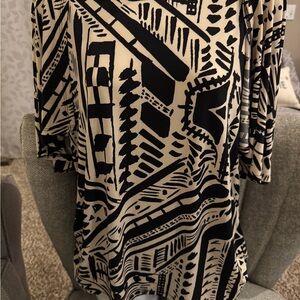 IMAN Black and Cream Abstract Top